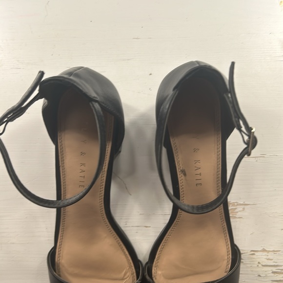 Strappy black block heels - Picture 3 of 3